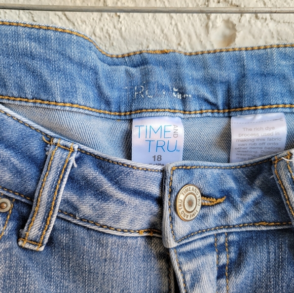 🟣TIME TRU JEANS Size 18 High Rise Stretch Plus Straigh Leg Cut off - Picture 6 of 7